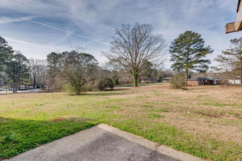 1739 Nutmeg St - Photo 6 of 27