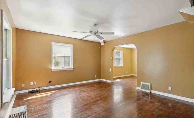 823 Maryland Ave - Photo 4 of 22