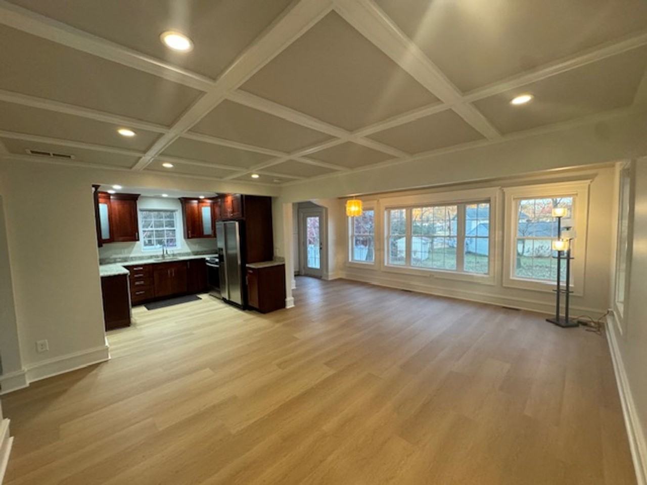 442 Riverdale Rd - Photo 4 of 26