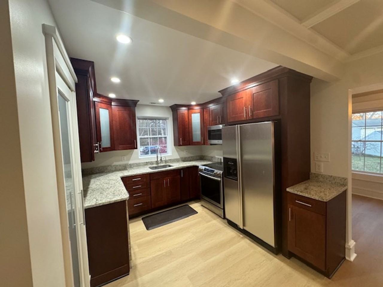 442 Riverdale Rd - Photo 5 of 26