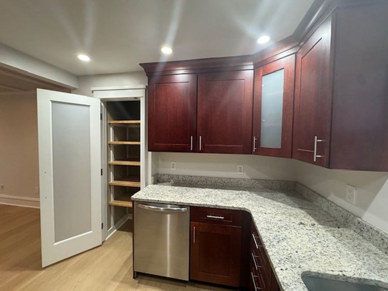 442 Riverdale Rd - Photo 6 of 26