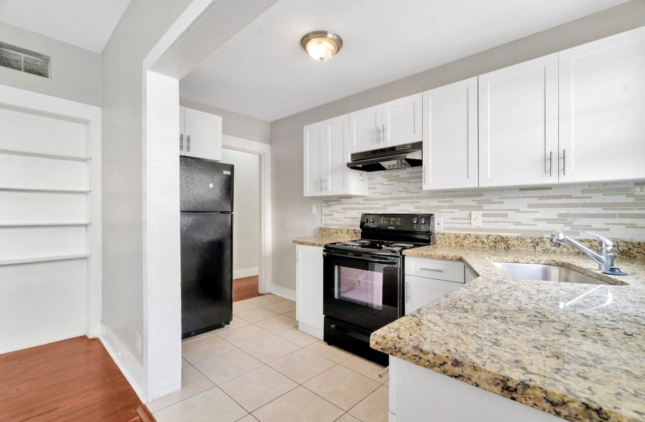 1403 S Bay Villa Pl - Photo 2 of 9