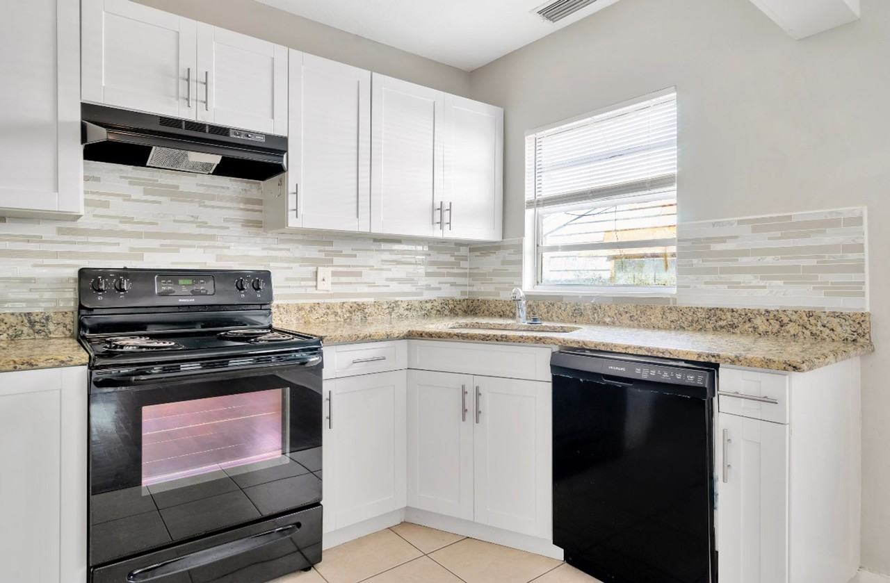 1403 S Bay Villa Pl - Photo 3 of 9