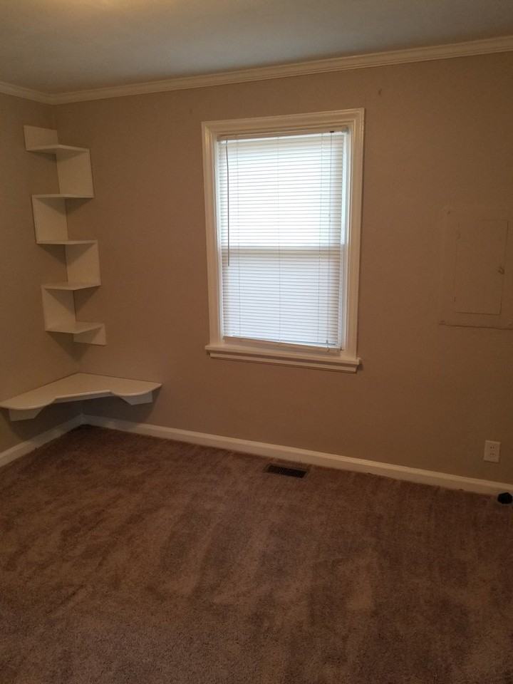 709 Lanier Cres - Photo 4 of 18