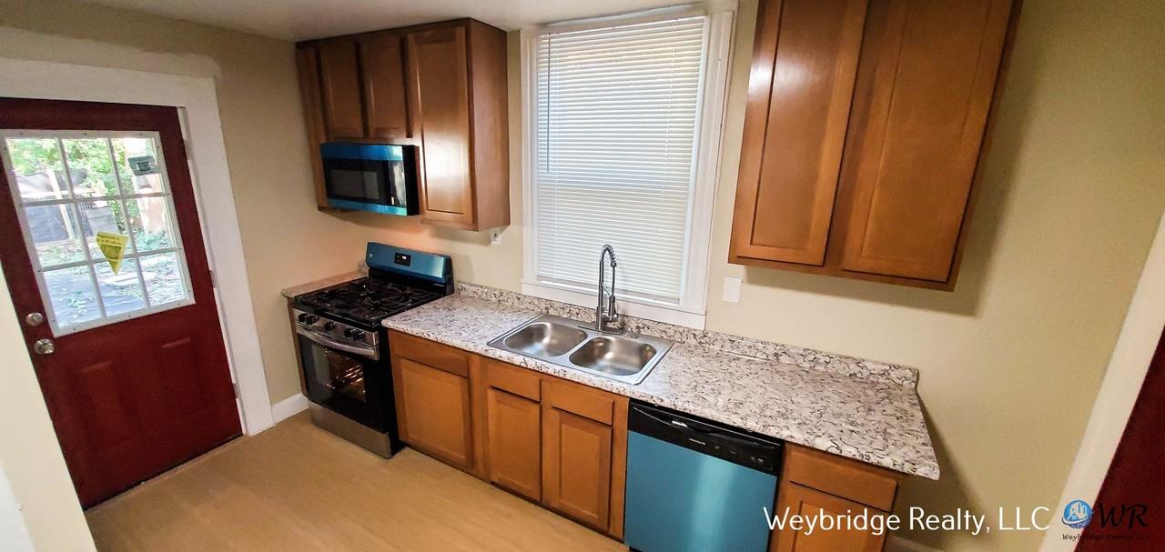 1810 Lincoln Ave - Photo 2 of 10