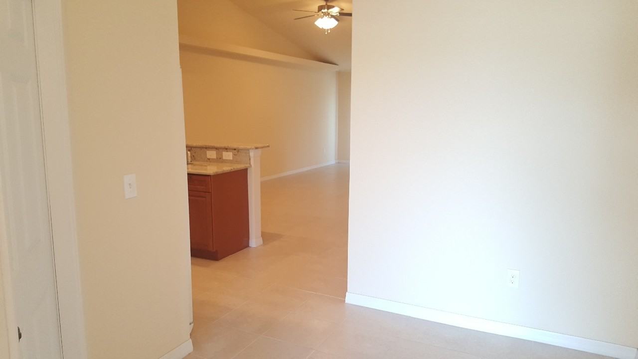 842 Sw 39th Ter - Photo 3 of 16