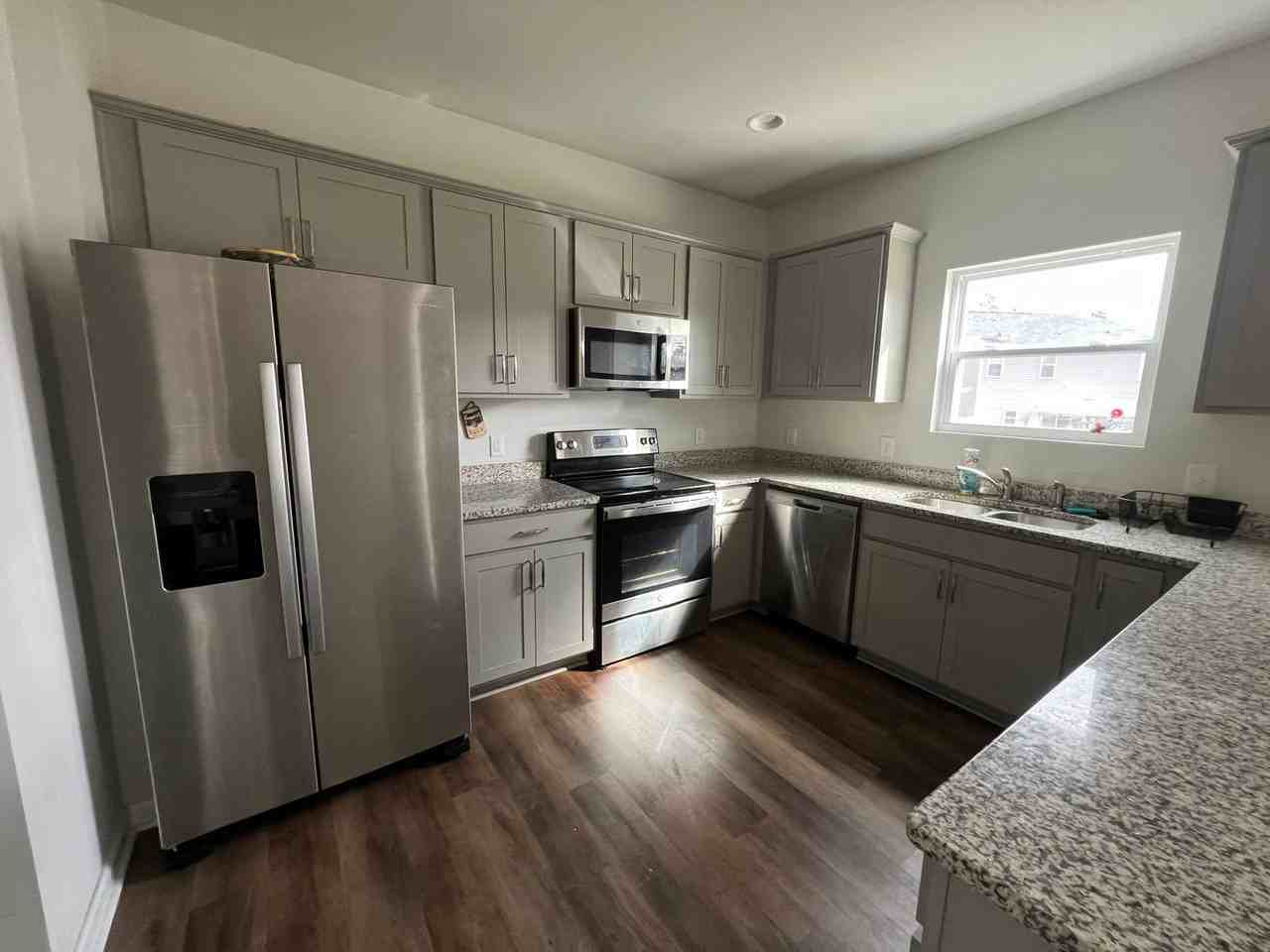 207 Zeigler Dr - Photo 2 of 41