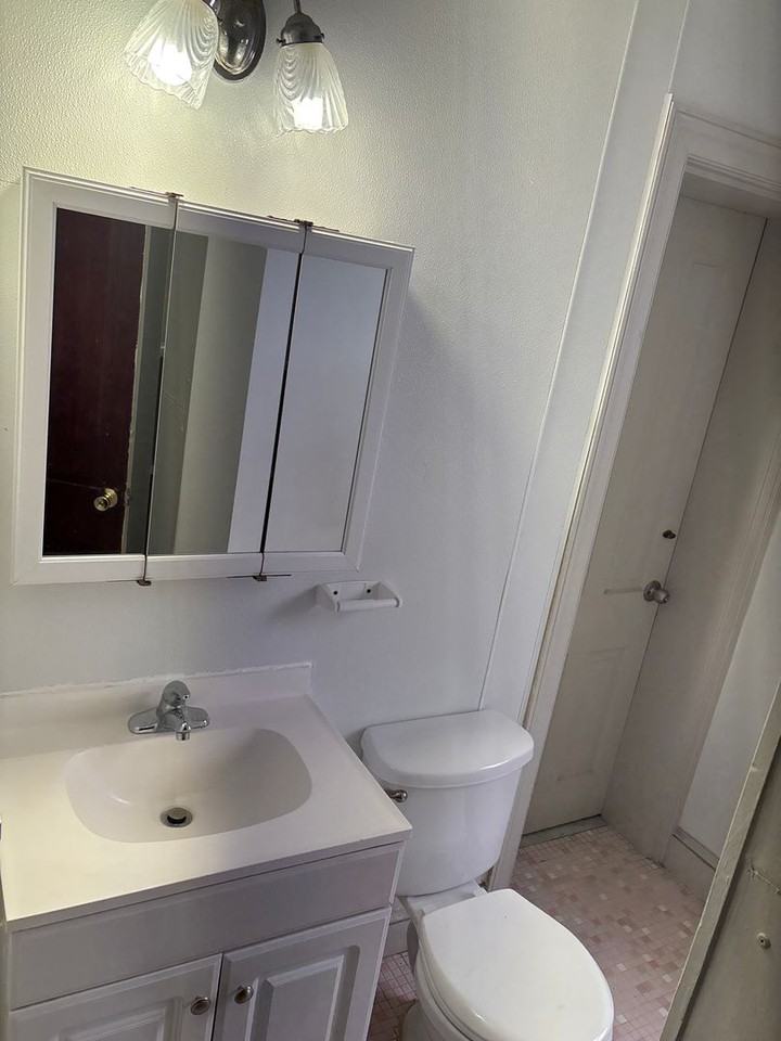 536 W Market St #2 - Photo 3 of 17
