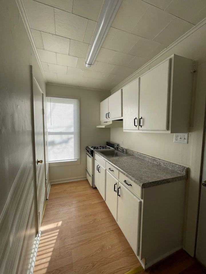 521 Dewey Ave #2 - Photo 2 of 9
