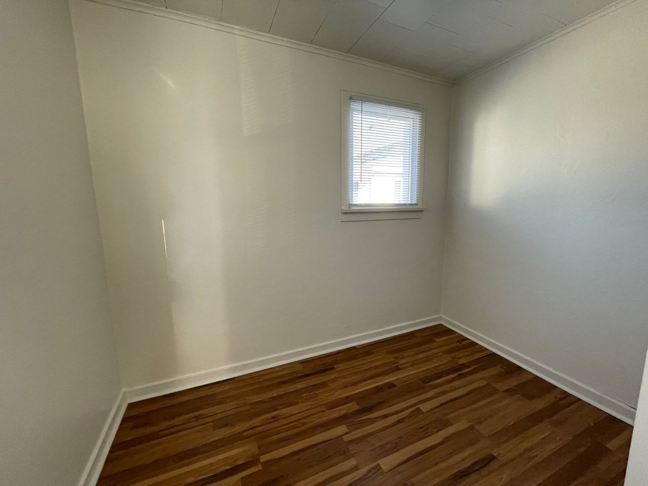 521 Dewey Ave #2 - Photo 3 of 9