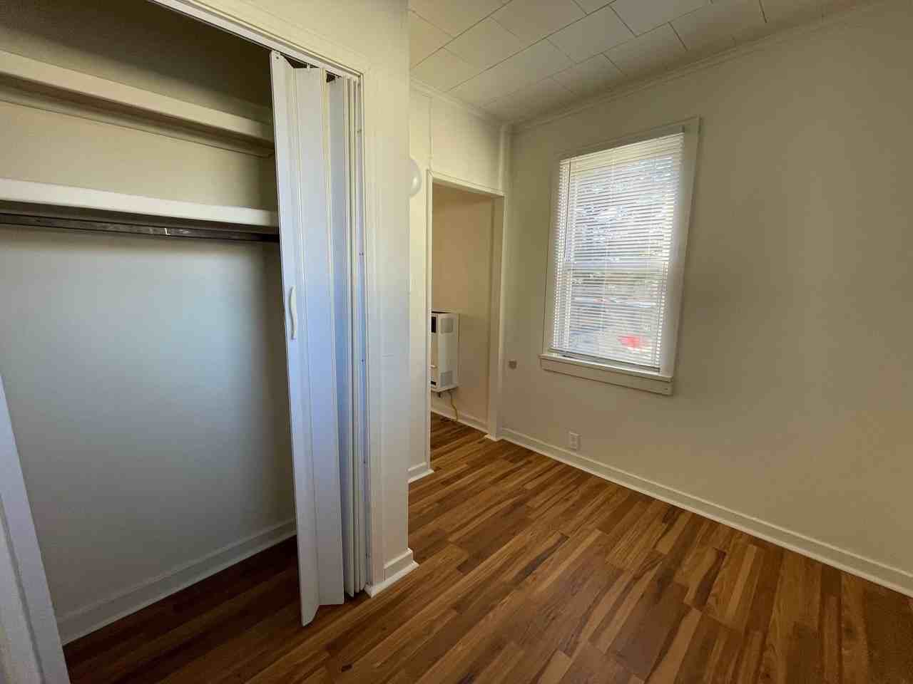 521 Dewey Ave #2 - Photo 4 of 9
