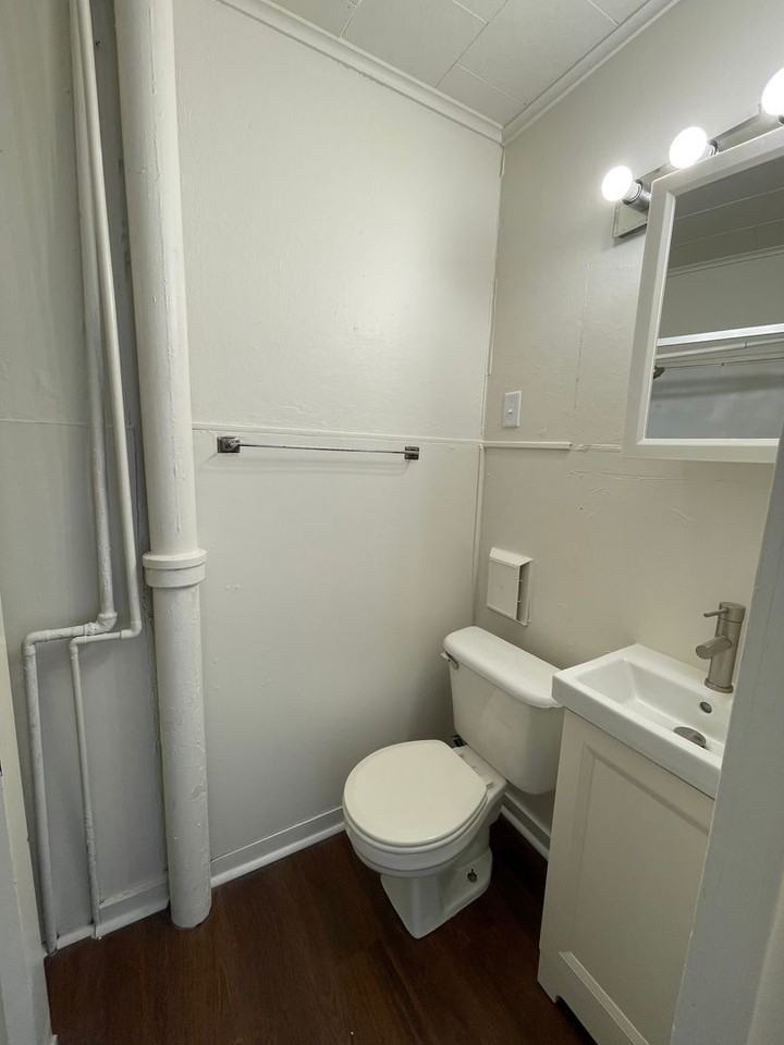 521 Dewey Ave #2 - Photo 6 of 9