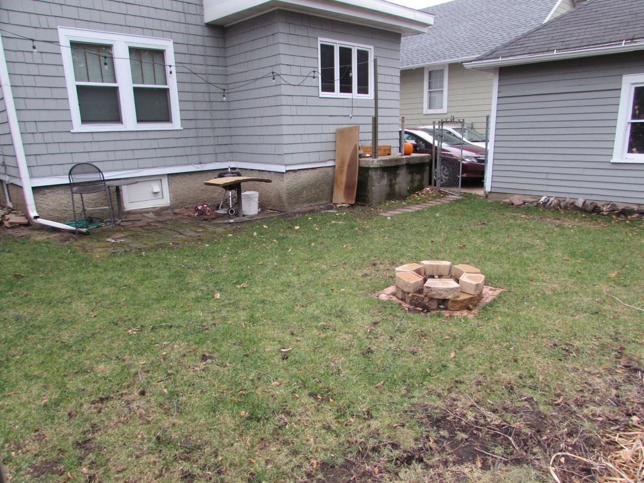 932 Drake St - Photo 2 of 19
