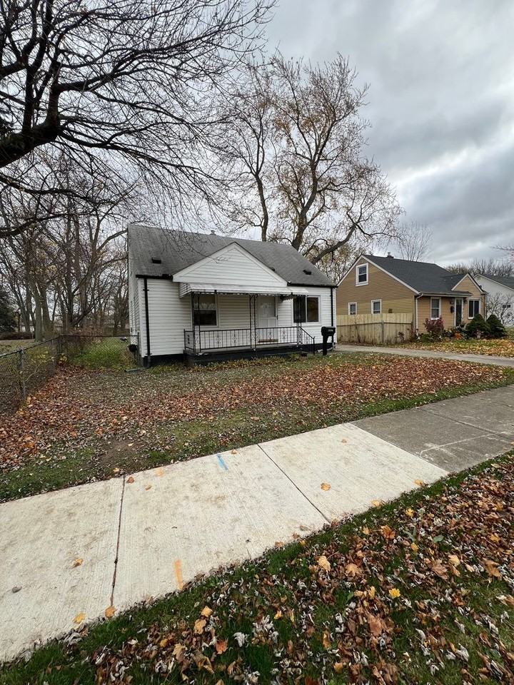 23556 Lawson Ave - Photo 2 of 16