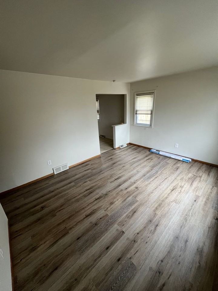 23556 Lawson Ave - Photo 3 of 16