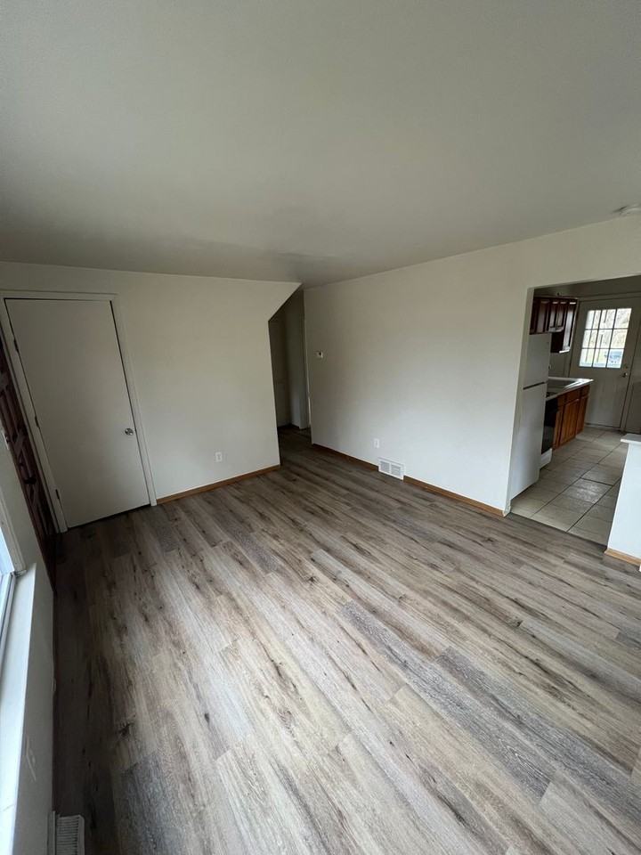 23556 Lawson Ave - Photo 4 of 16