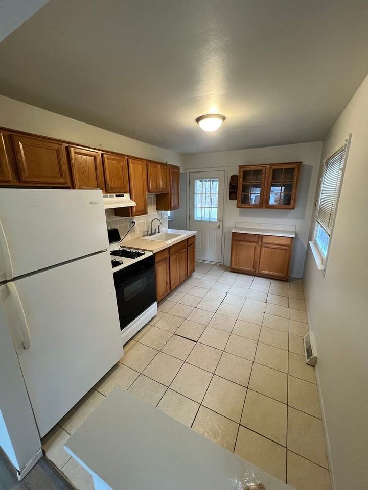 23556 Lawson Ave - Photo 5 of 16