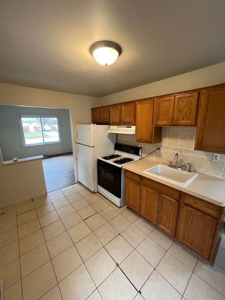 23556 Lawson Ave - Photo 6 of 16