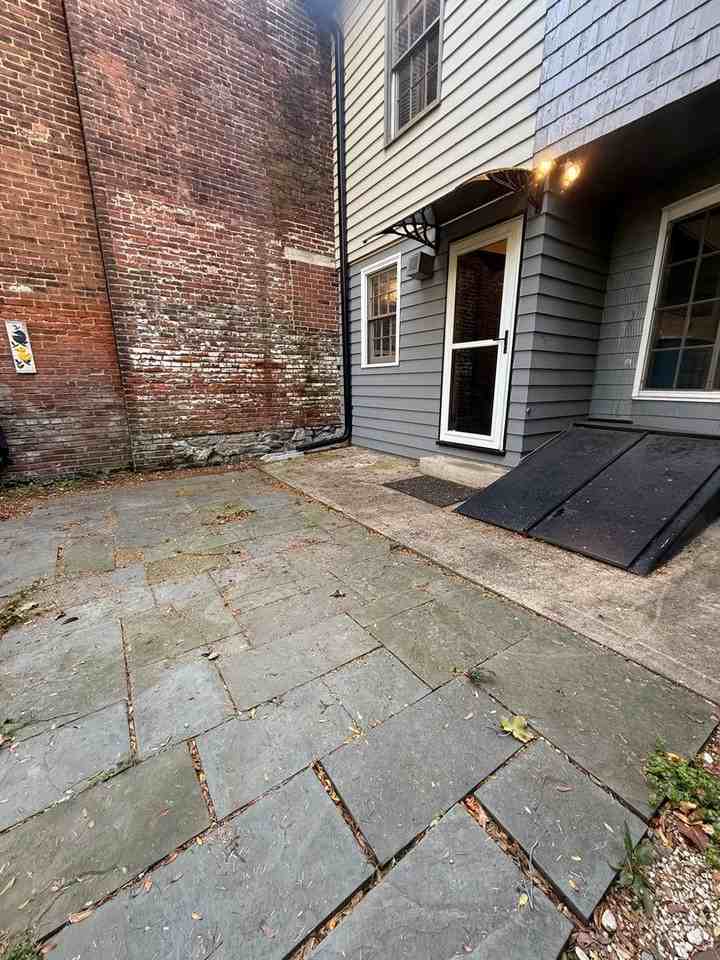 373 E Market St - Photo 3 of 15