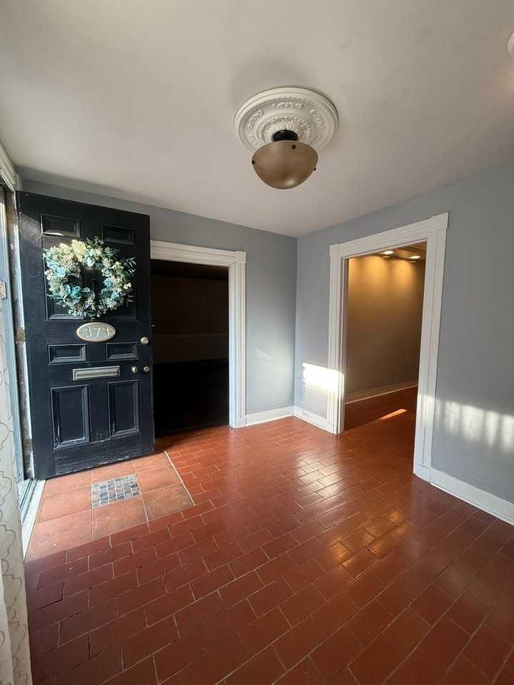 373 E Market St - Photo 6 of 15