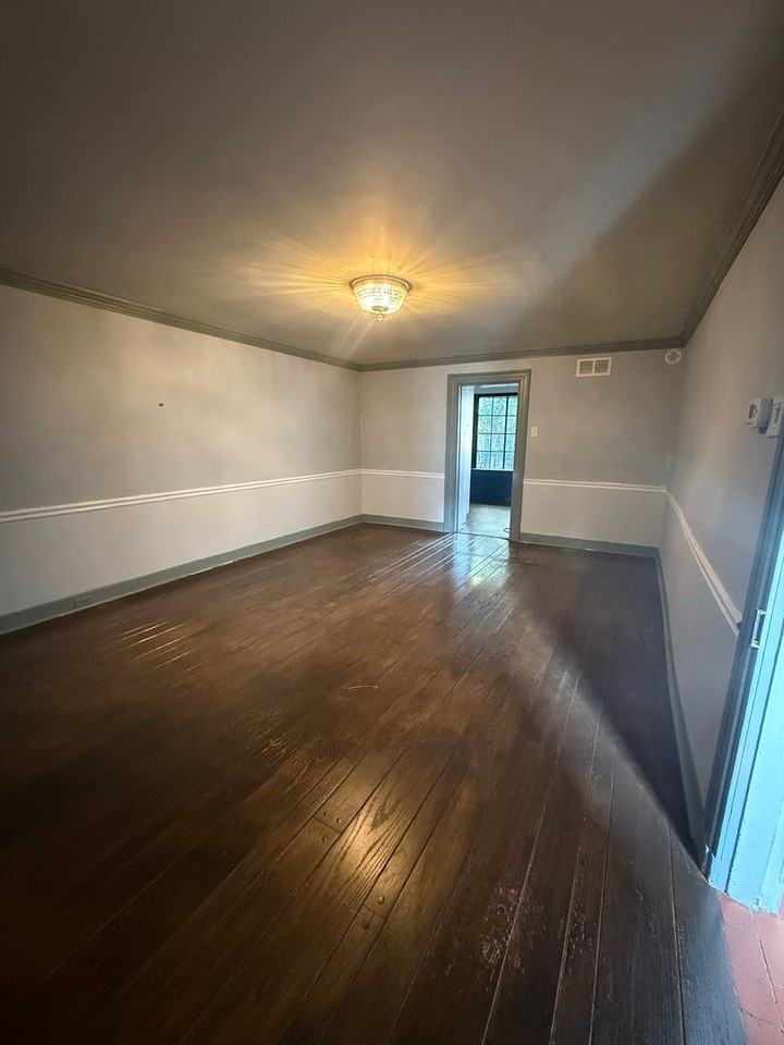 373 E Market St - Photo 7 of 15