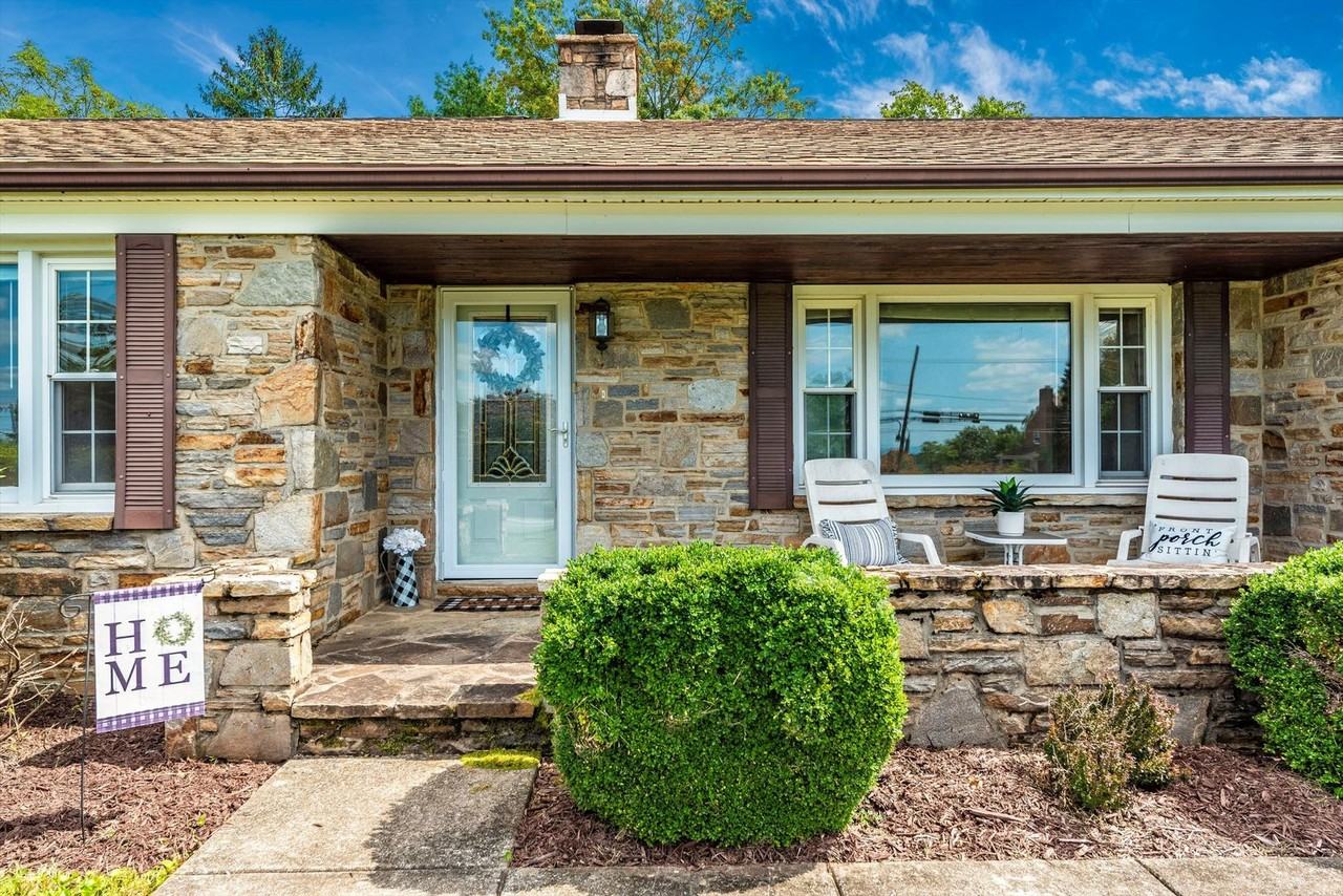 1103 N Main St - Photo 2 of 50