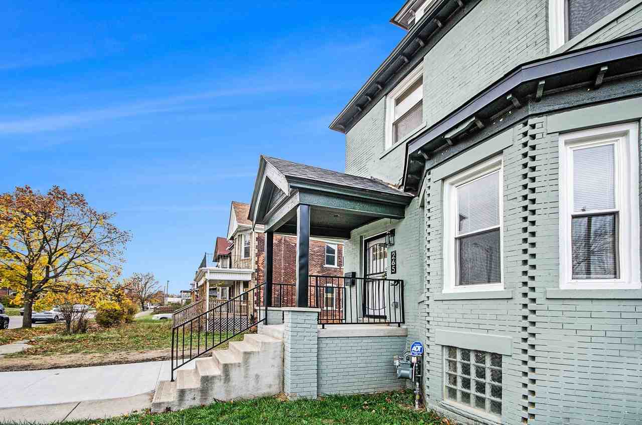 267 Kenilworth St - Photo 5 of 50