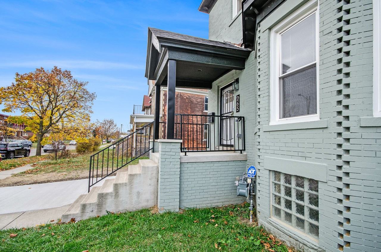 267 Kenilworth St - Photo 6 of 50