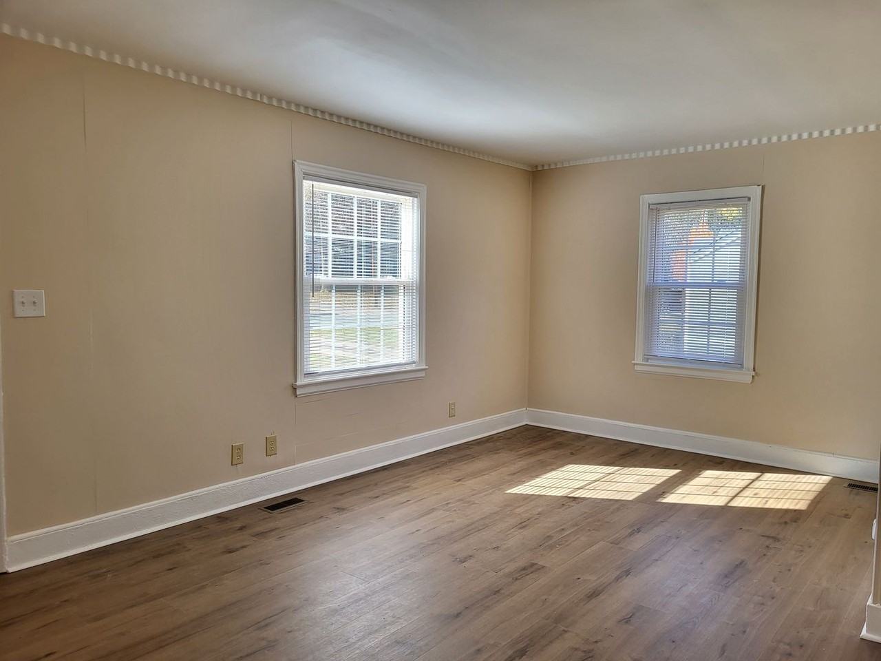 514 Winston St - Photo 2 of 12