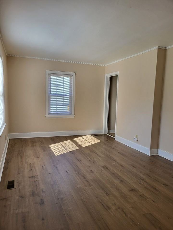 514 Winston St - Photo 3 of 12