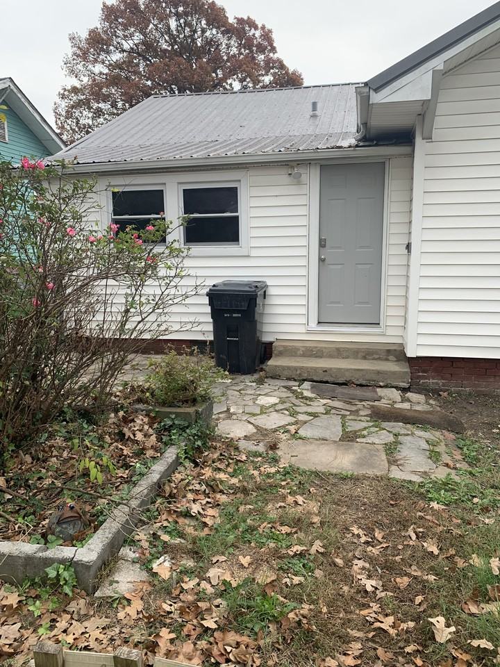 709 E Oldham Ave #NA - Photo 7 of 9