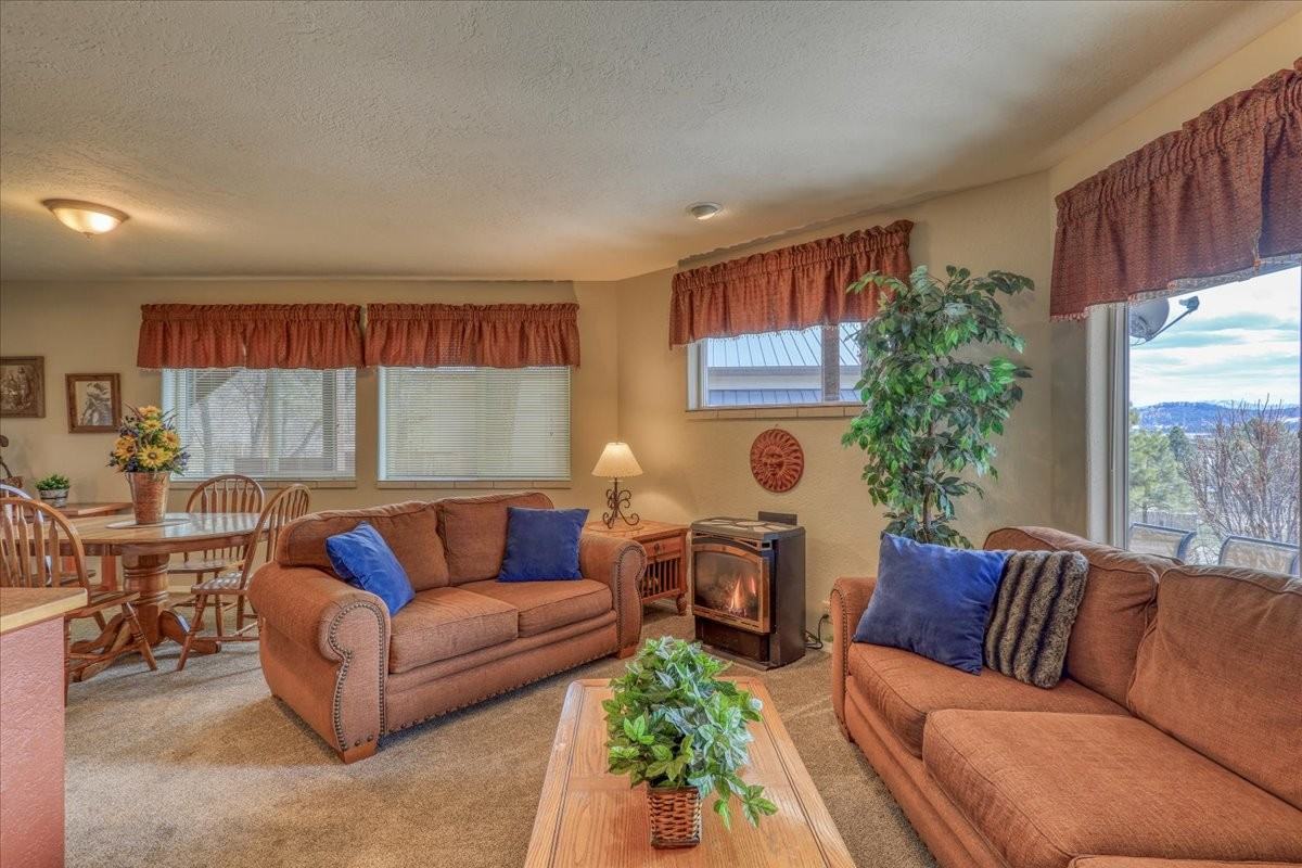 1034 Hills Cir - Photo 3 of 24