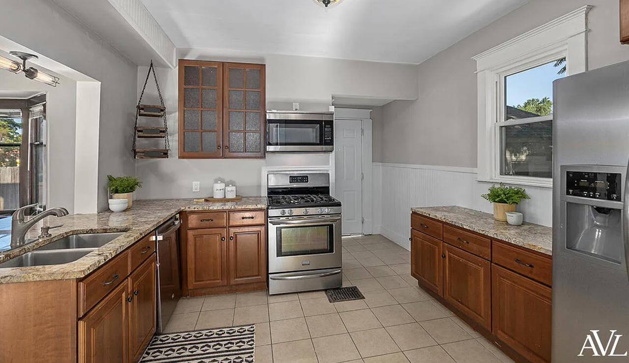 443 Hall St Se #NA - Photo 5 of 19