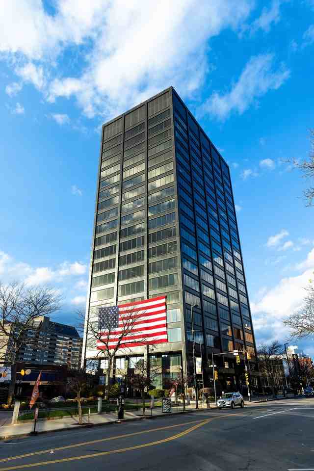 The Residence at 1000 Elm - Photo 4 of 51