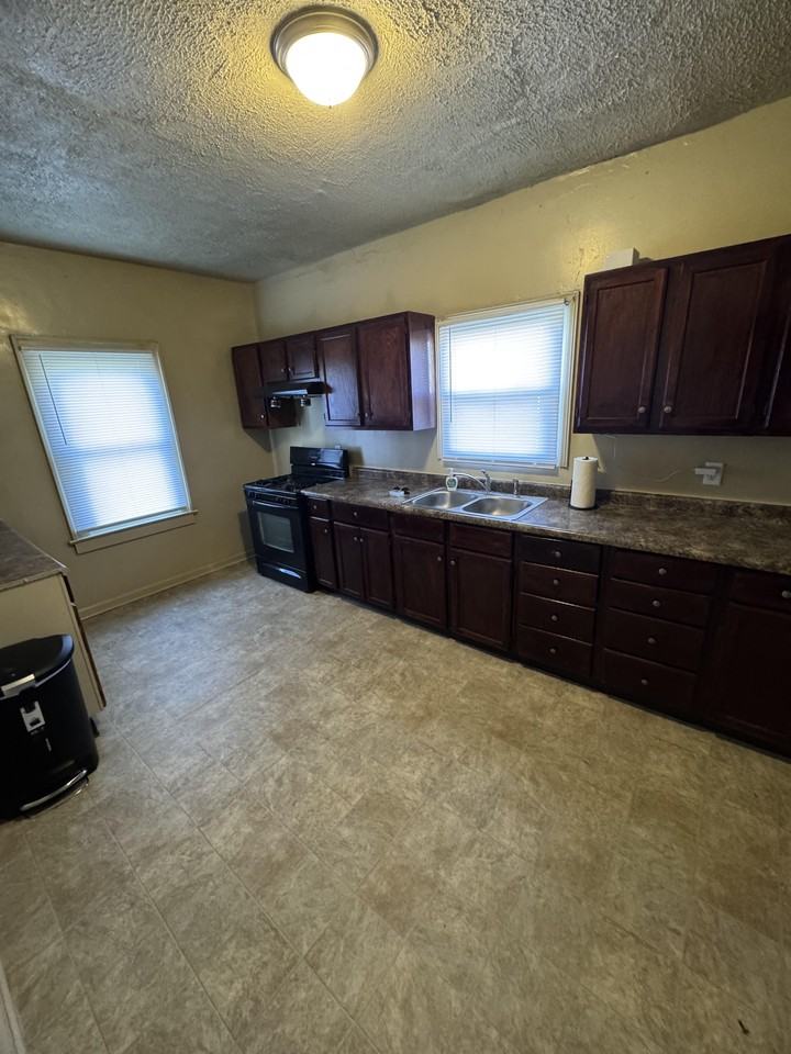 Maywood Rd - Photo 5 of 6