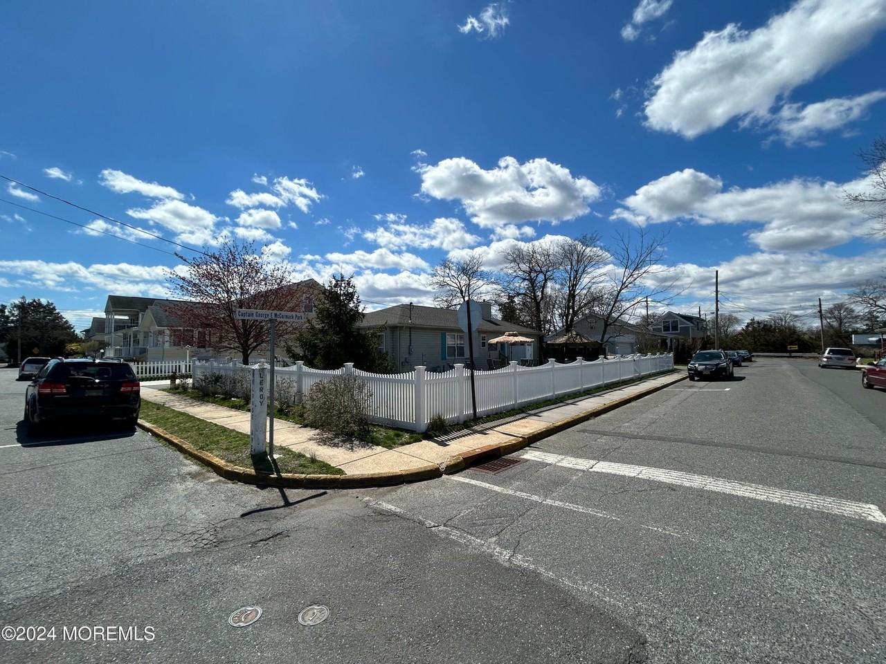 1733 Melrose Ave - Photo 2 of 41