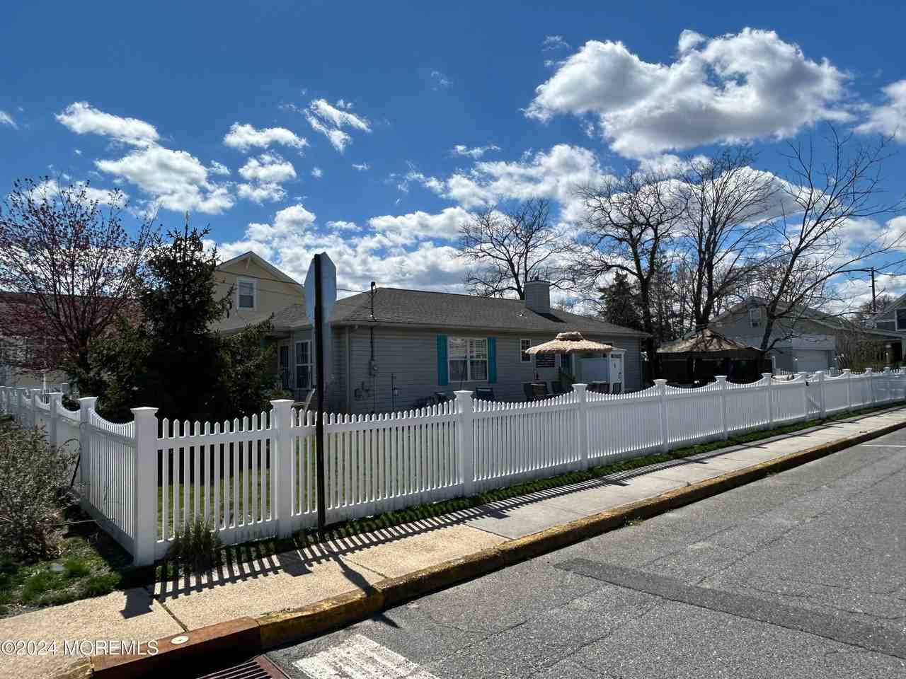 1733 Melrose Ave - Photo 3 of 41