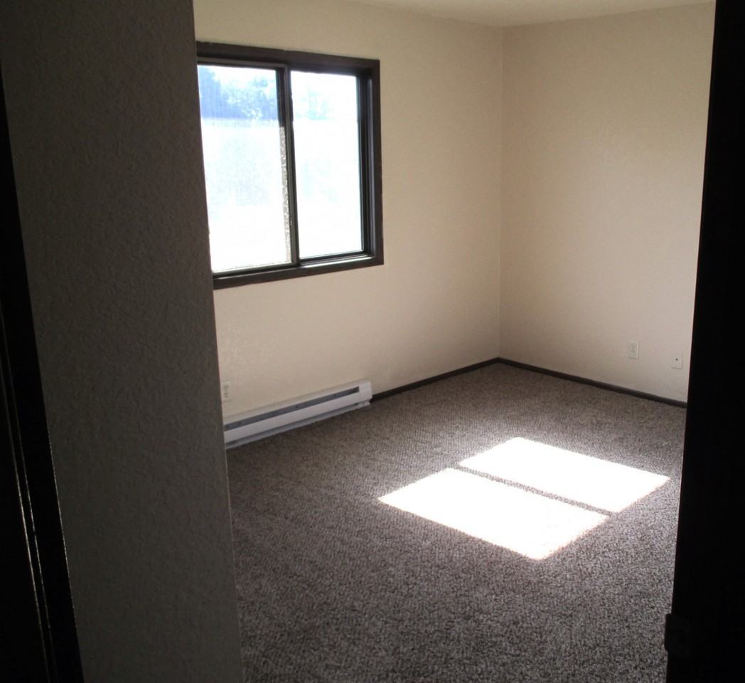 Spicer B Apartments - Photo 4 of 7