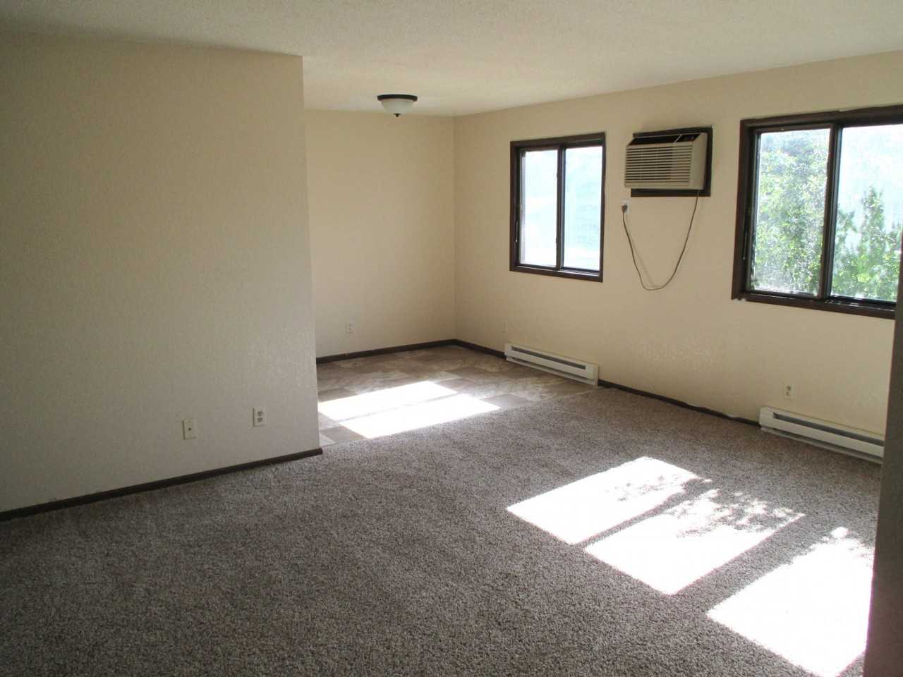 Spicer B Apartments - Photo 5 of 7