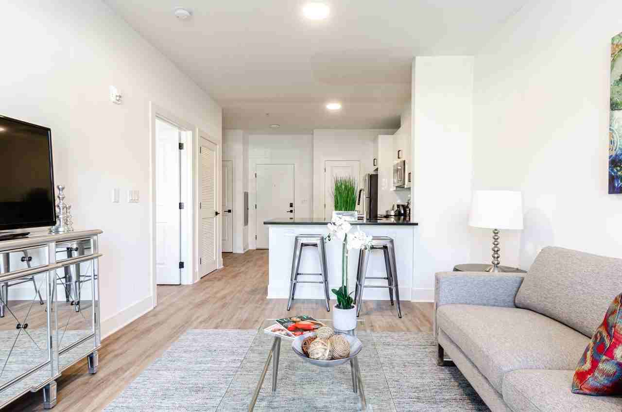 Lakeside Residence - Photo 2 of 12