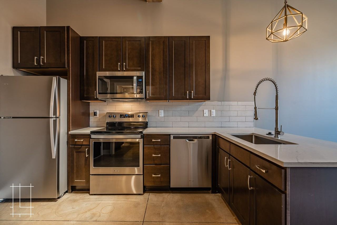 180 Detroit Ave - Photo 4 of 50