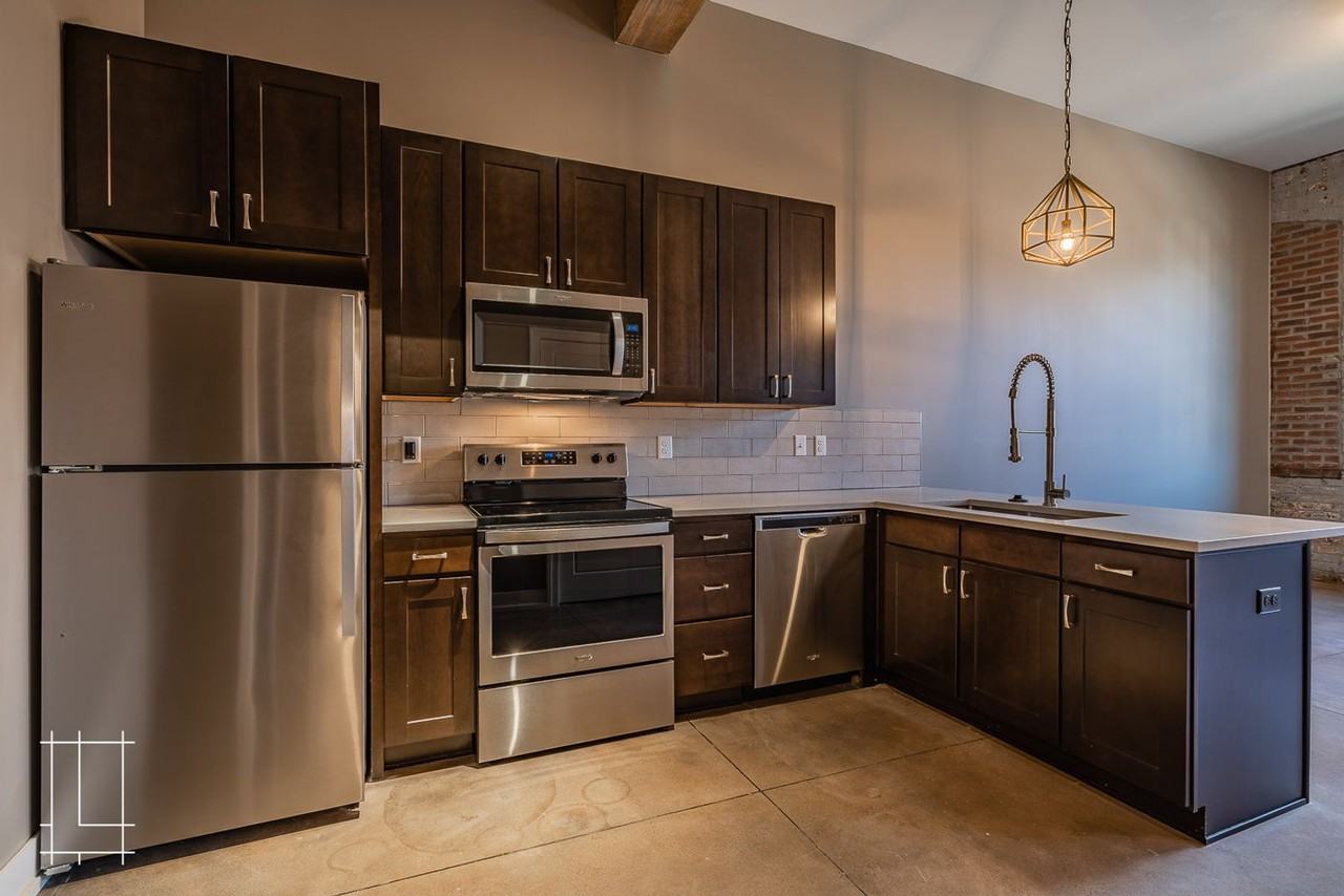 180 Detroit Ave - Photo 5 of 50