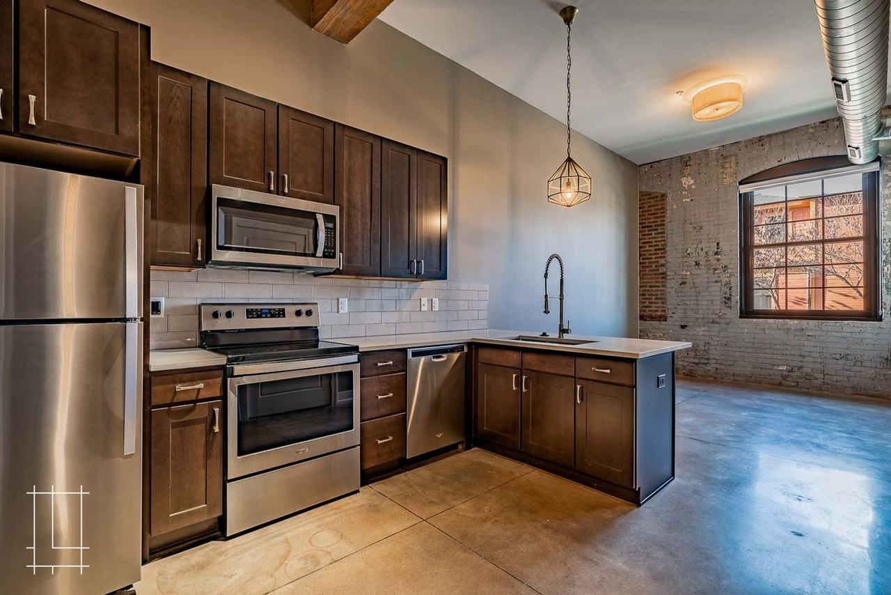 180 Detroit Ave - Photo 3 of 50