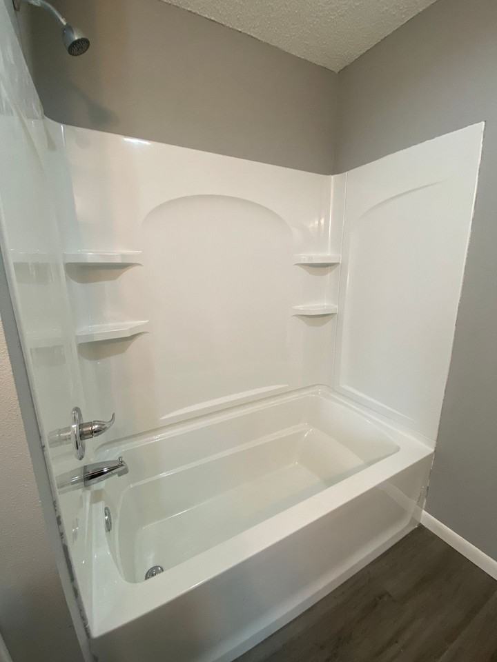 Cobblestone Circle Apartment 2 Bedroom, 1 Bath Secure Building - Photo 4 of 24