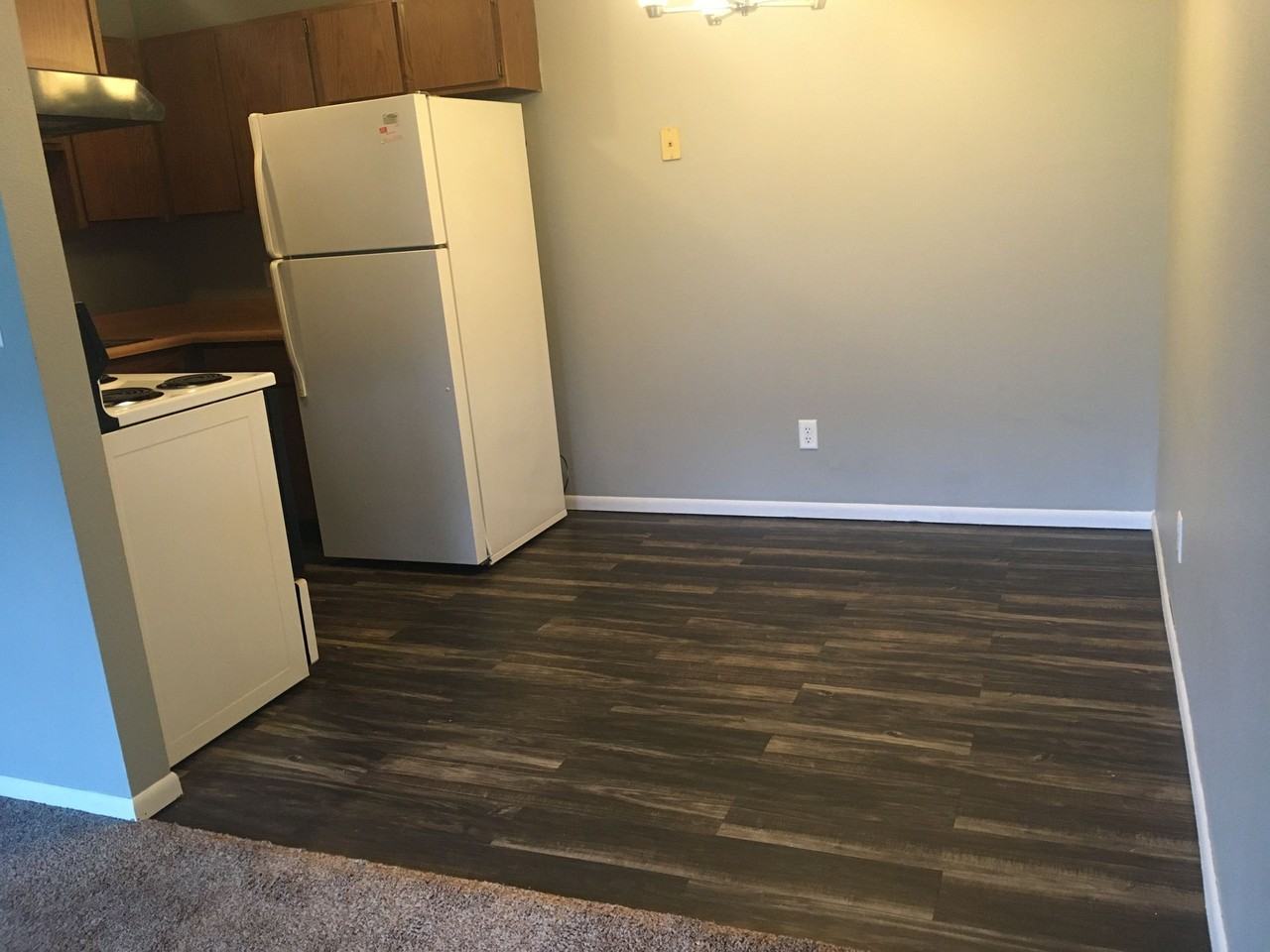 Cobblestone Circle Apartment 2 Bedroom, 1 Bath Secure Building - Photo 6 of 24