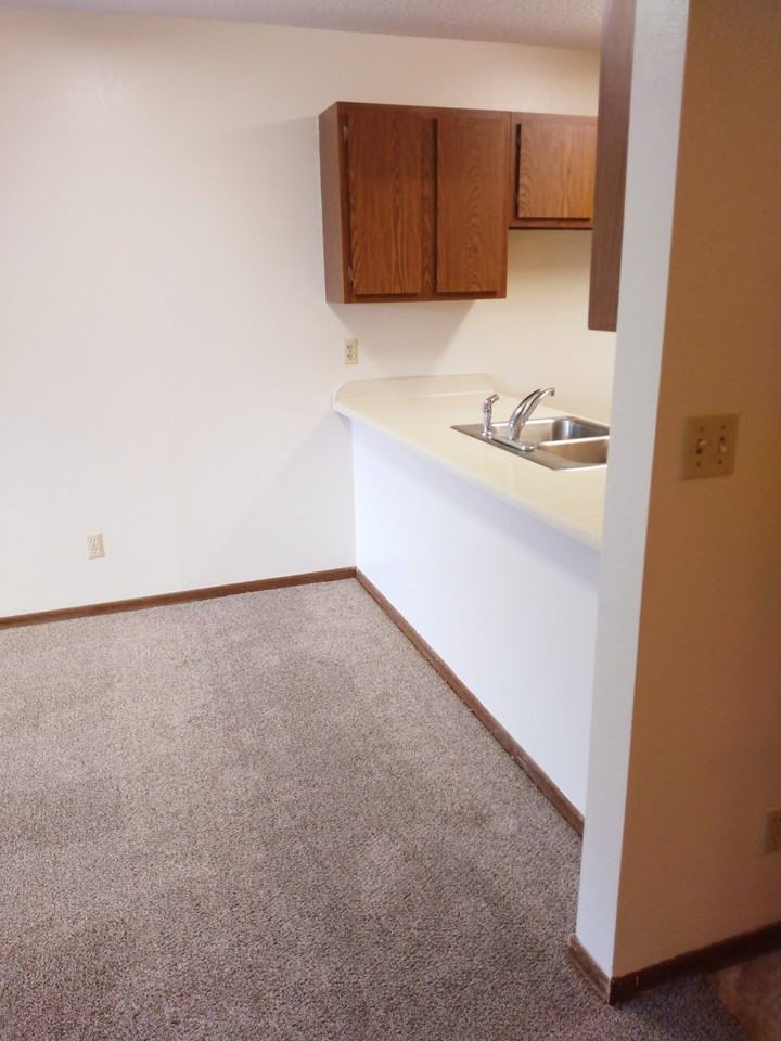 Sunrise Apartments - Photo 4 of 13