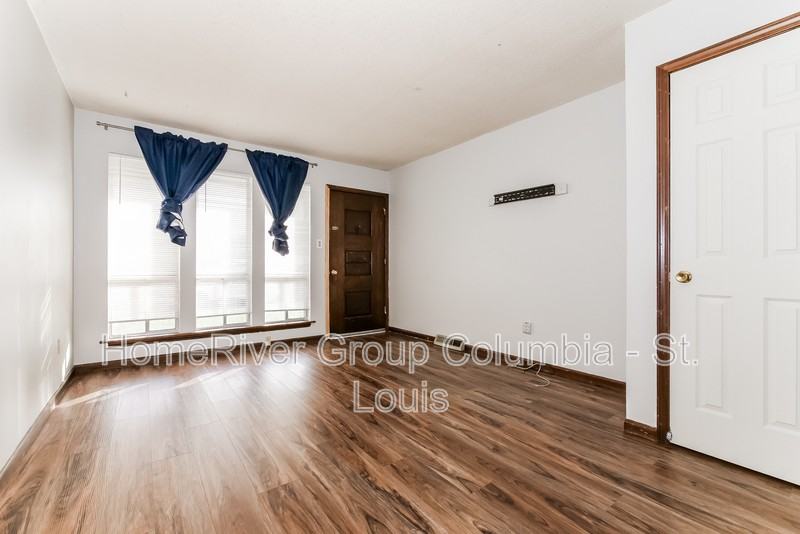 2427 E Heying Dr - Photo 3 of 20