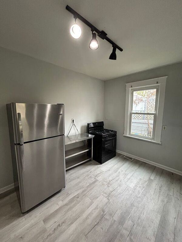 1815 Carlisle Ave - Photo 2 of 26