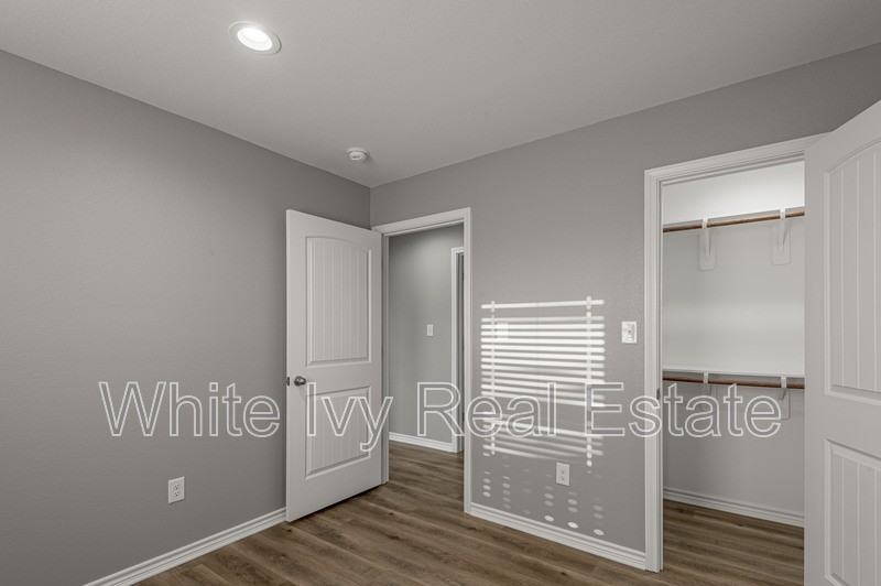 105 Long Dr - Photo 2 of 9