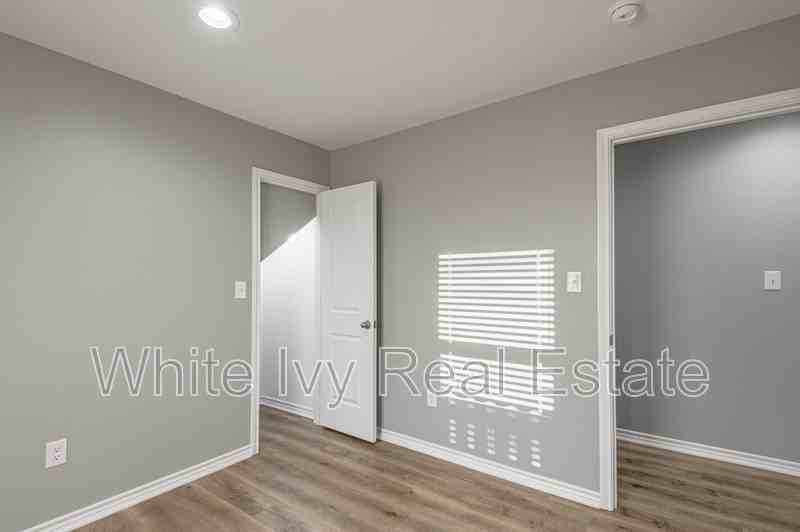 105 Long Dr - Photo 3 of 9